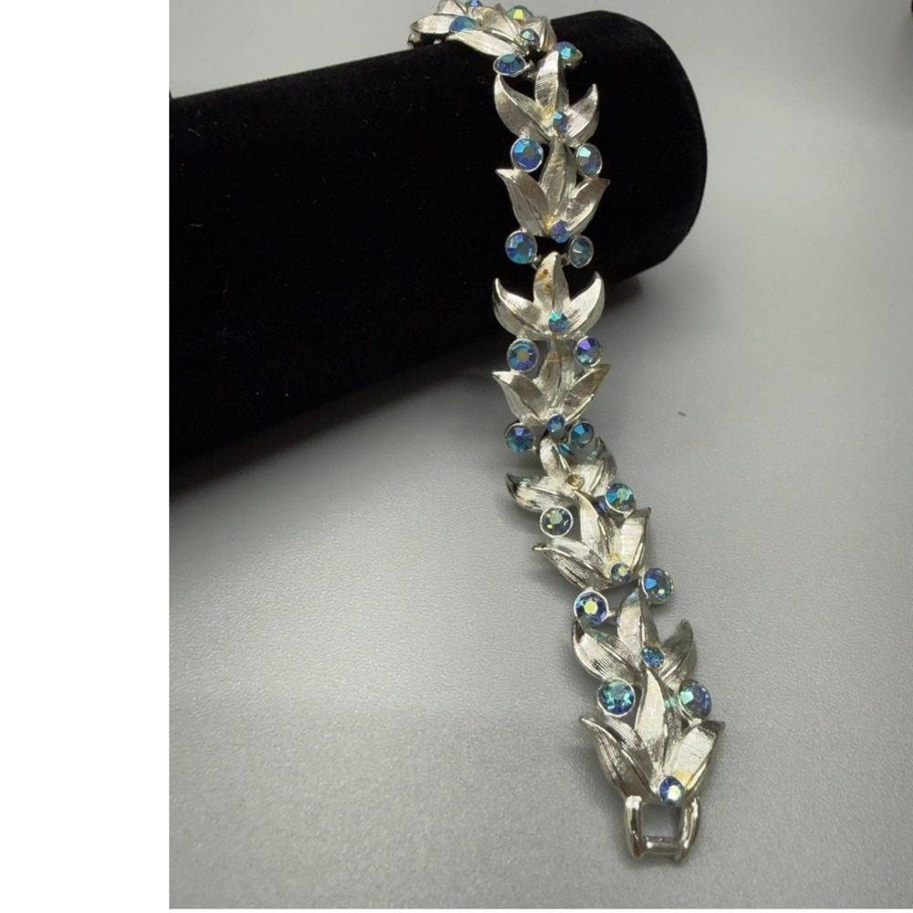 Vintage Silver Toned Blue AB Rhinestone Bracelet Leaves Classic MCM Unsigned‎